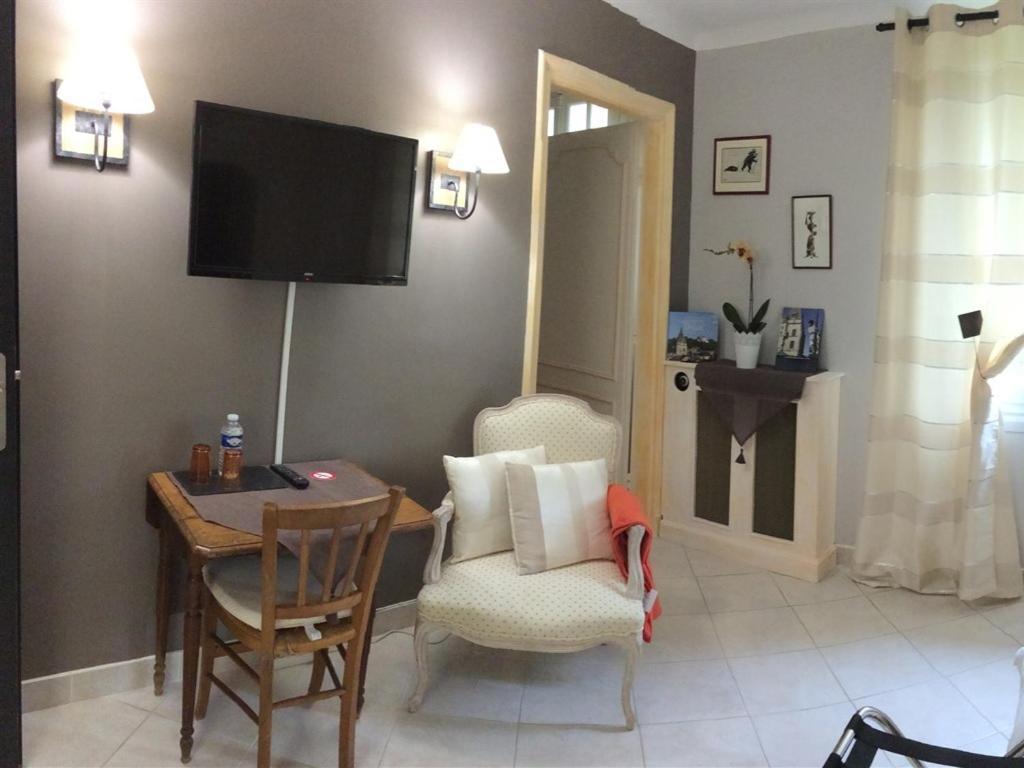 Hotel La Colliniere Sainte-Gemme-Moronval Pokój zdjęcie